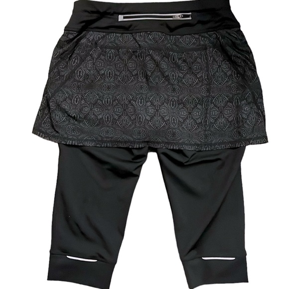 Athleta 2 in 1 Crop Leggings - Picture 2 of 4